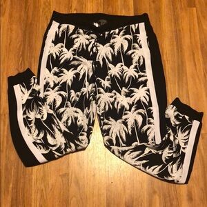 Vince Camuto Black and White Palm Print Joggers